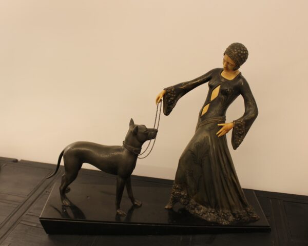 Crisoelefantina Dama con gran danés