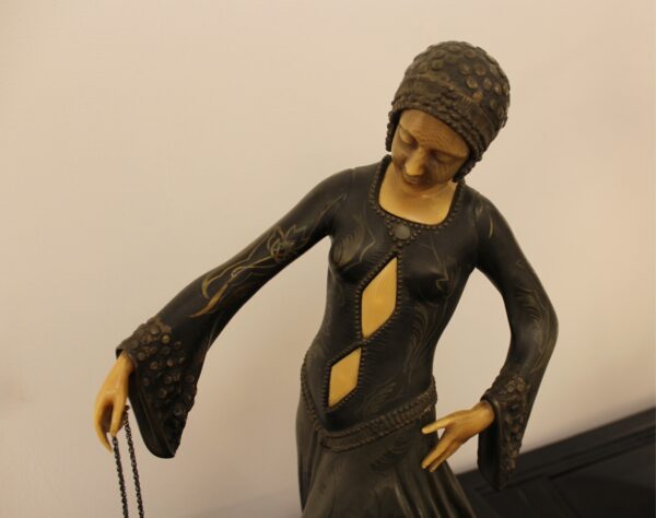 Crisoelefantina Dama con gran danés